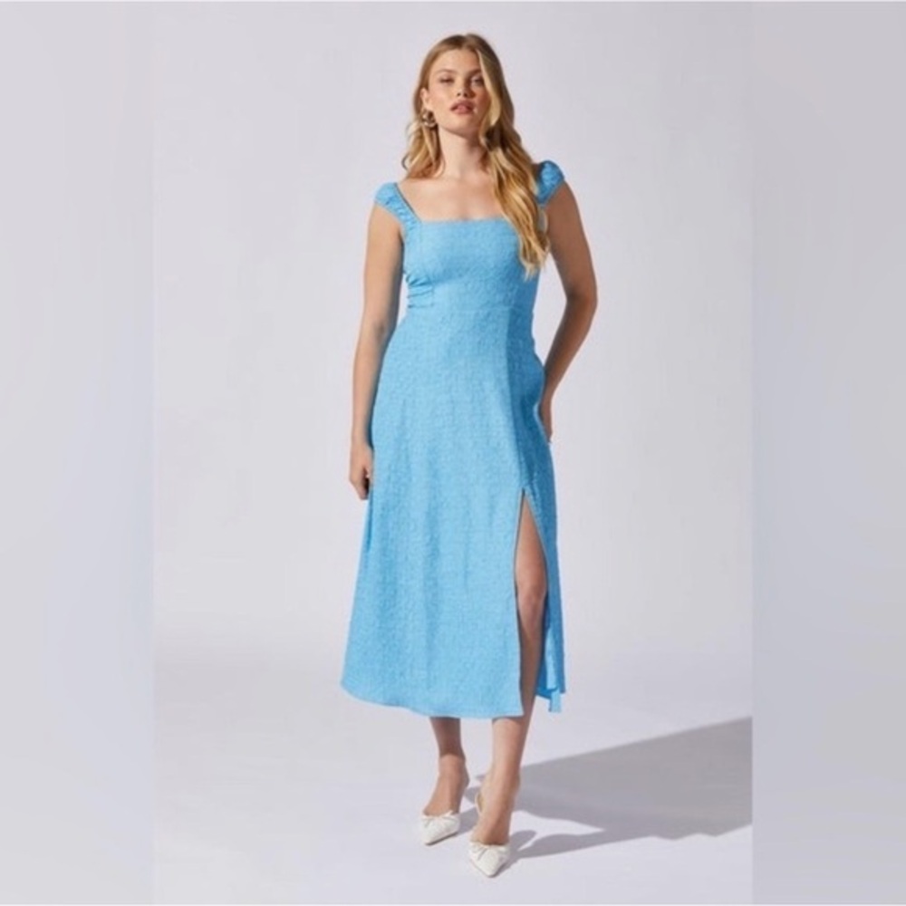 ASTR The Label Blue Textured Lace-Up Back Midi Dress Women’s Medium